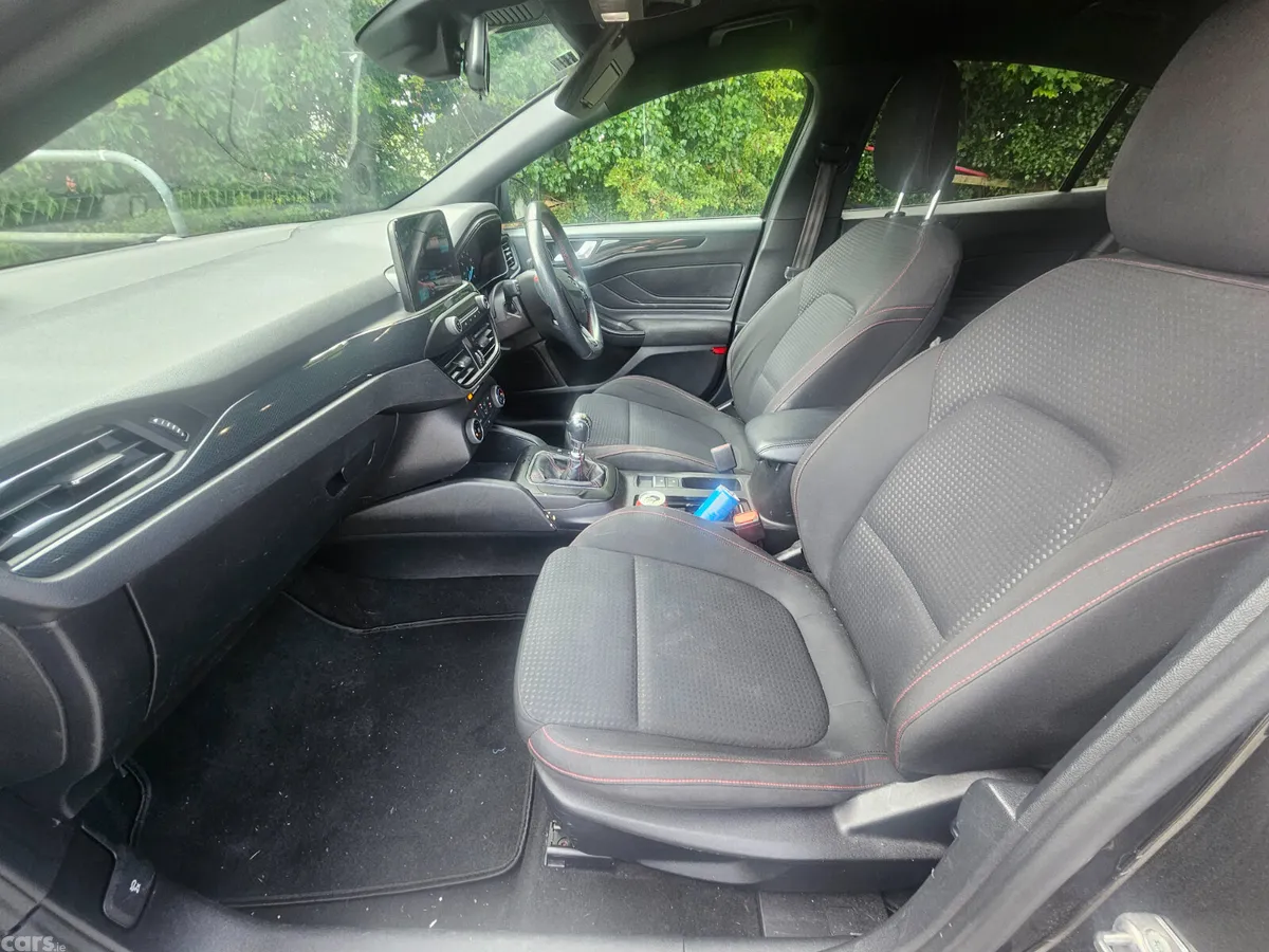Ford Focus Hatchback, Petrol, 2019, Grey