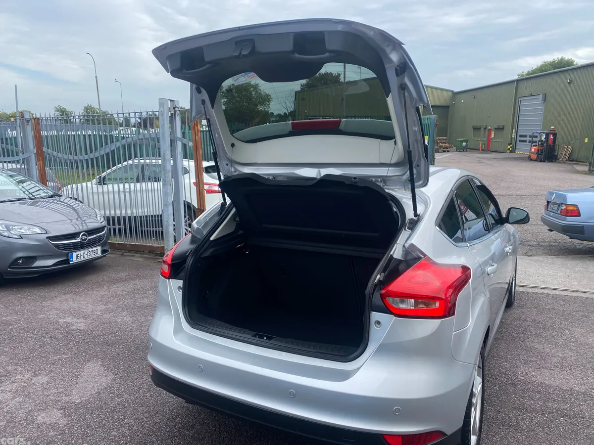 Ford Focus Hatchback, Petrol, 2017, Silver