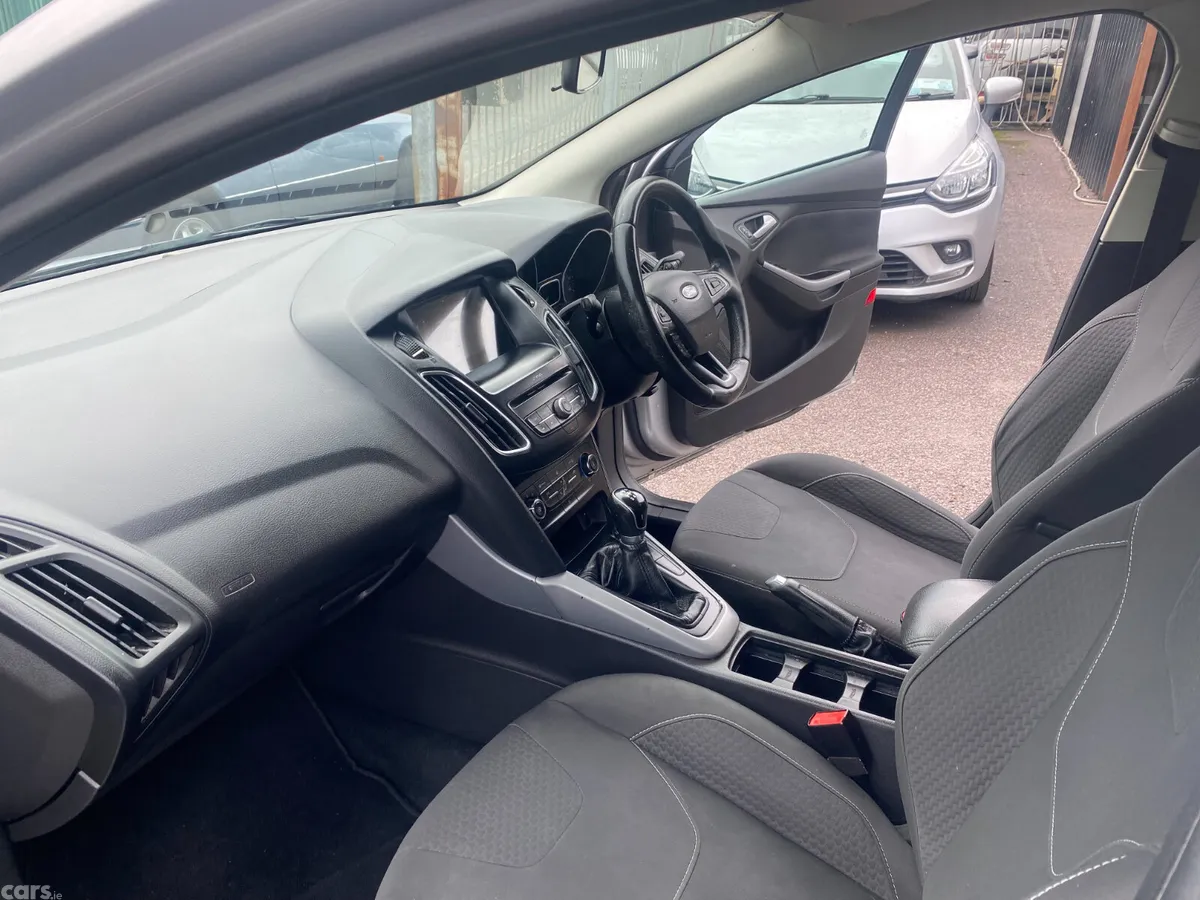 Ford Focus Hatchback, Petrol, 2017, Silver