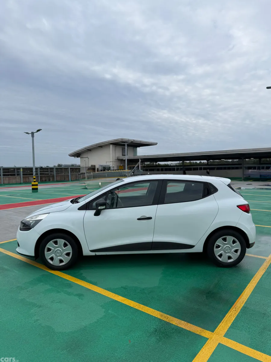 Renault Clio Hatchback, Petrol, 2014, White
