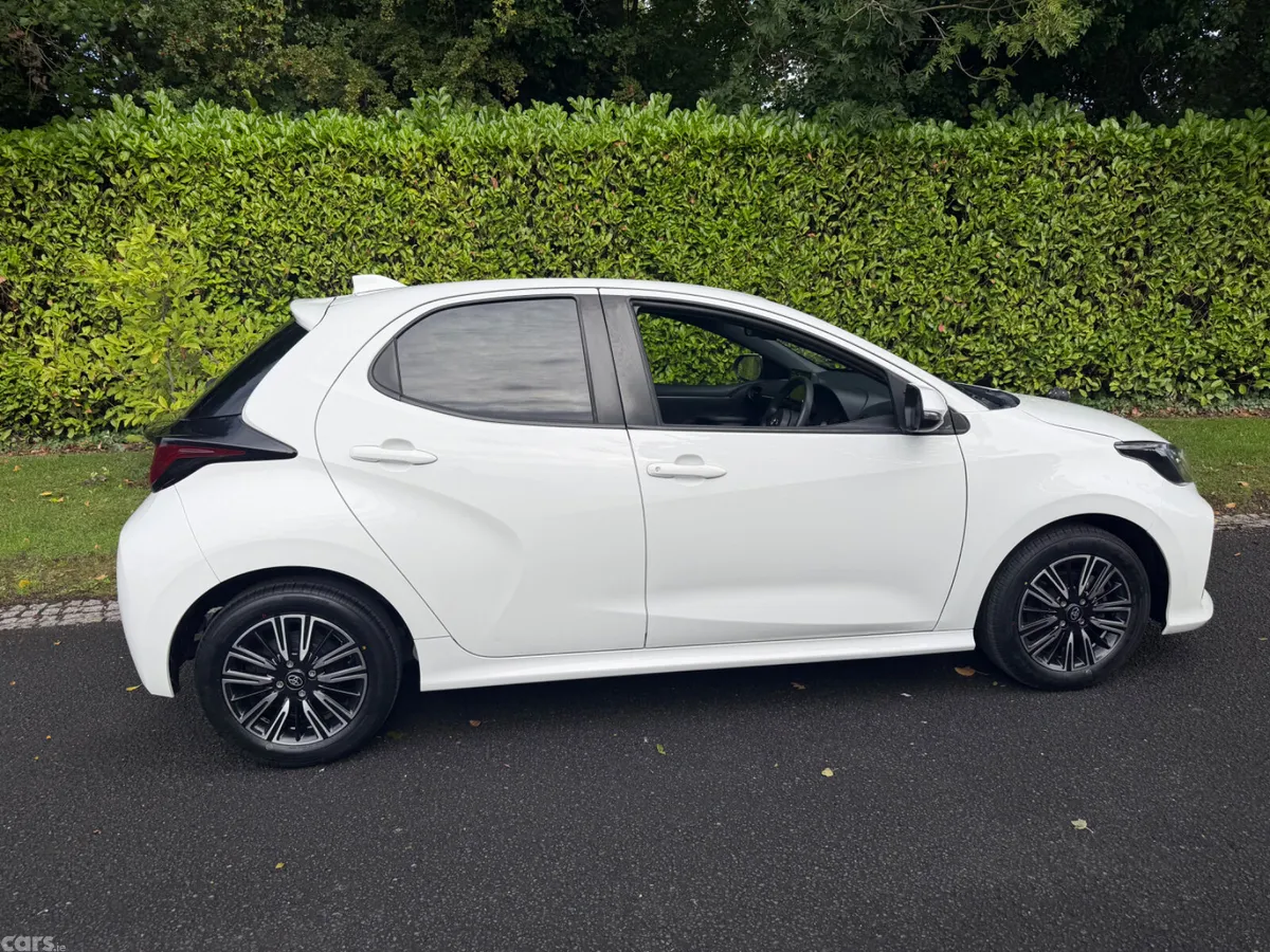 Toyota Yaris Hatchback, Petrol, 2021, White