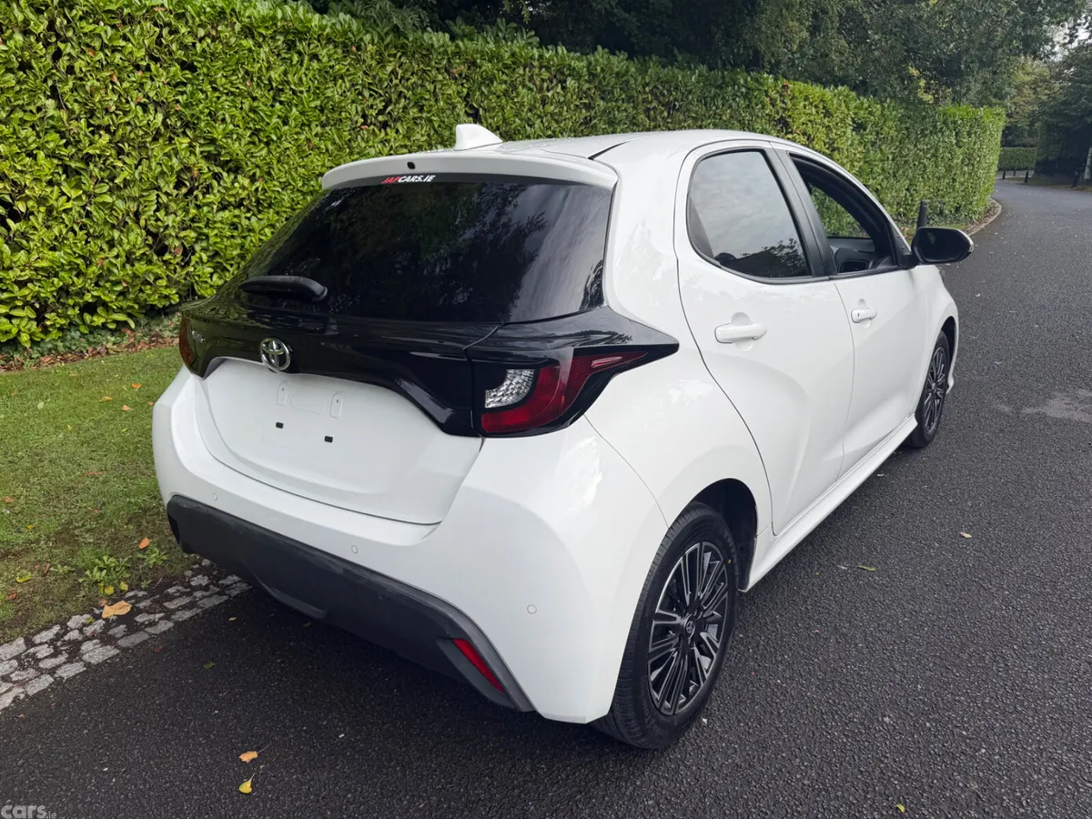 Toyota Yaris Hatchback, Petrol, 2021, White