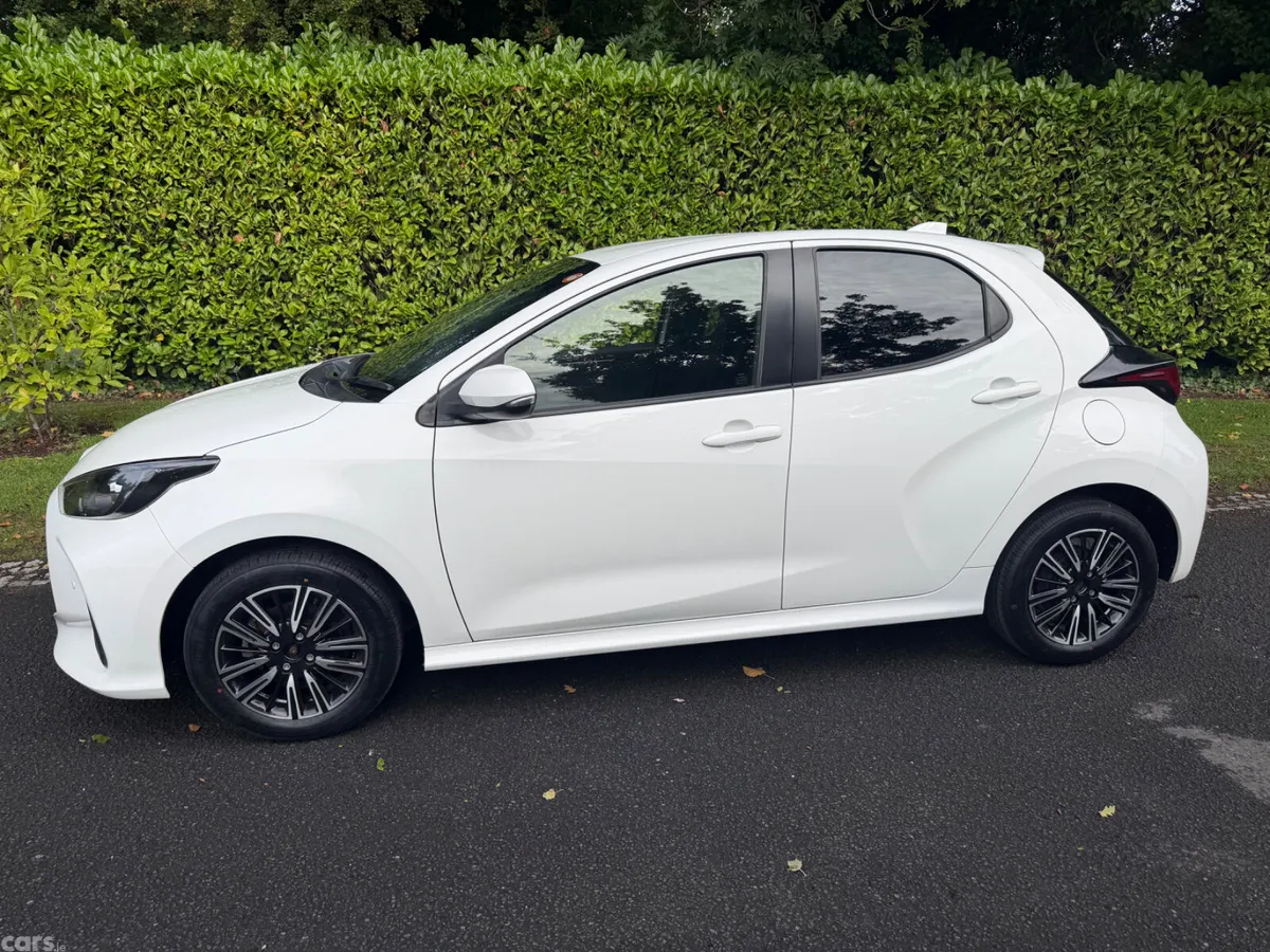 Toyota Yaris Hatchback, Petrol, 2021, White