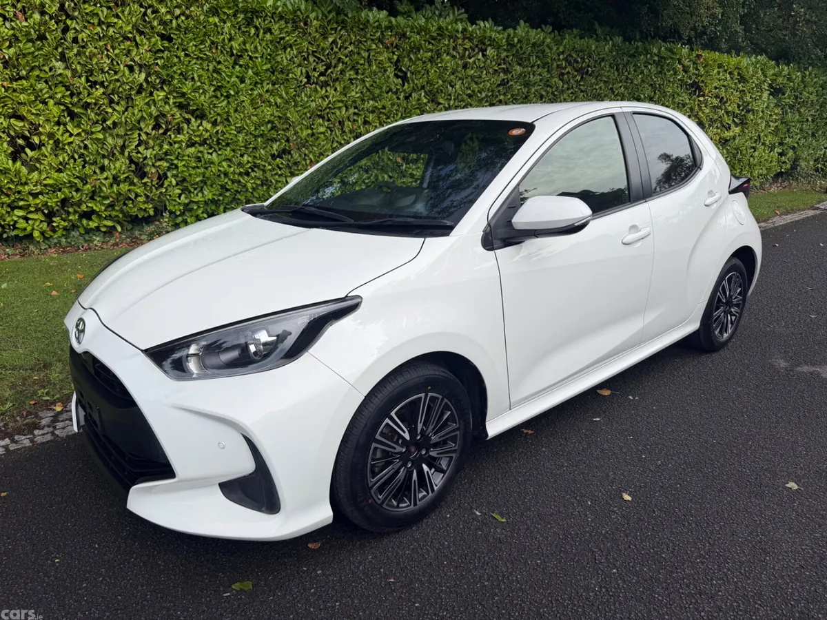 Toyota Yaris Hatchback, Petrol, 2021, White
