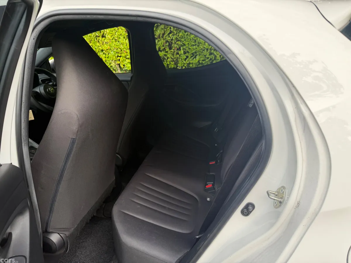 Toyota Yaris Hatchback, Petrol, 2021, White