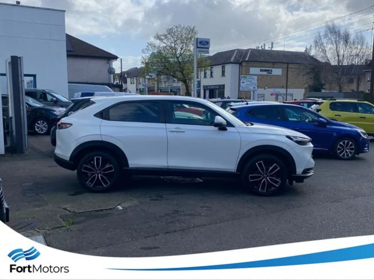 Honda HR-V Hatchback, Petrol Hybrid, 2022, White
