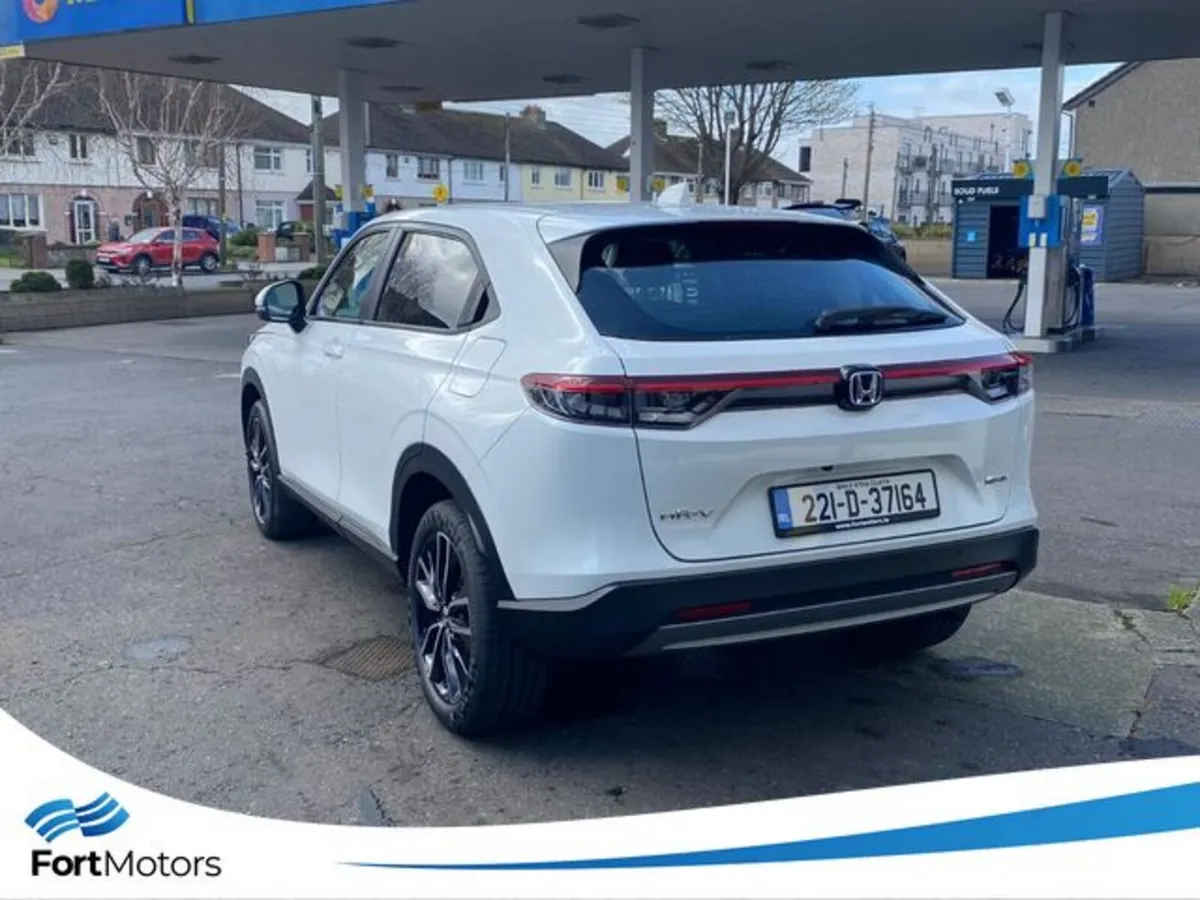 Honda HR-V Hatchback, Petrol Hybrid, 2022, White