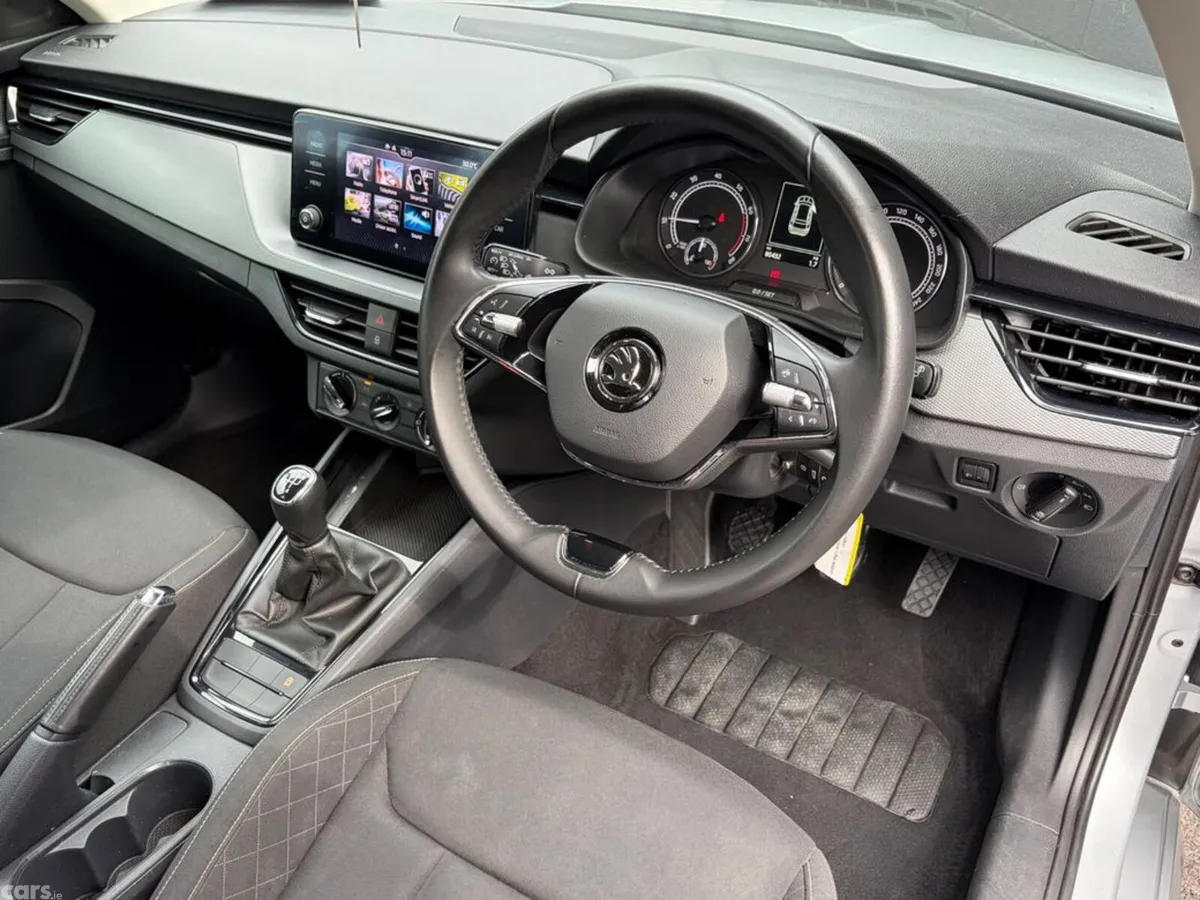 Skoda Kamiq Hatchback, Petrol, 2023, Silver