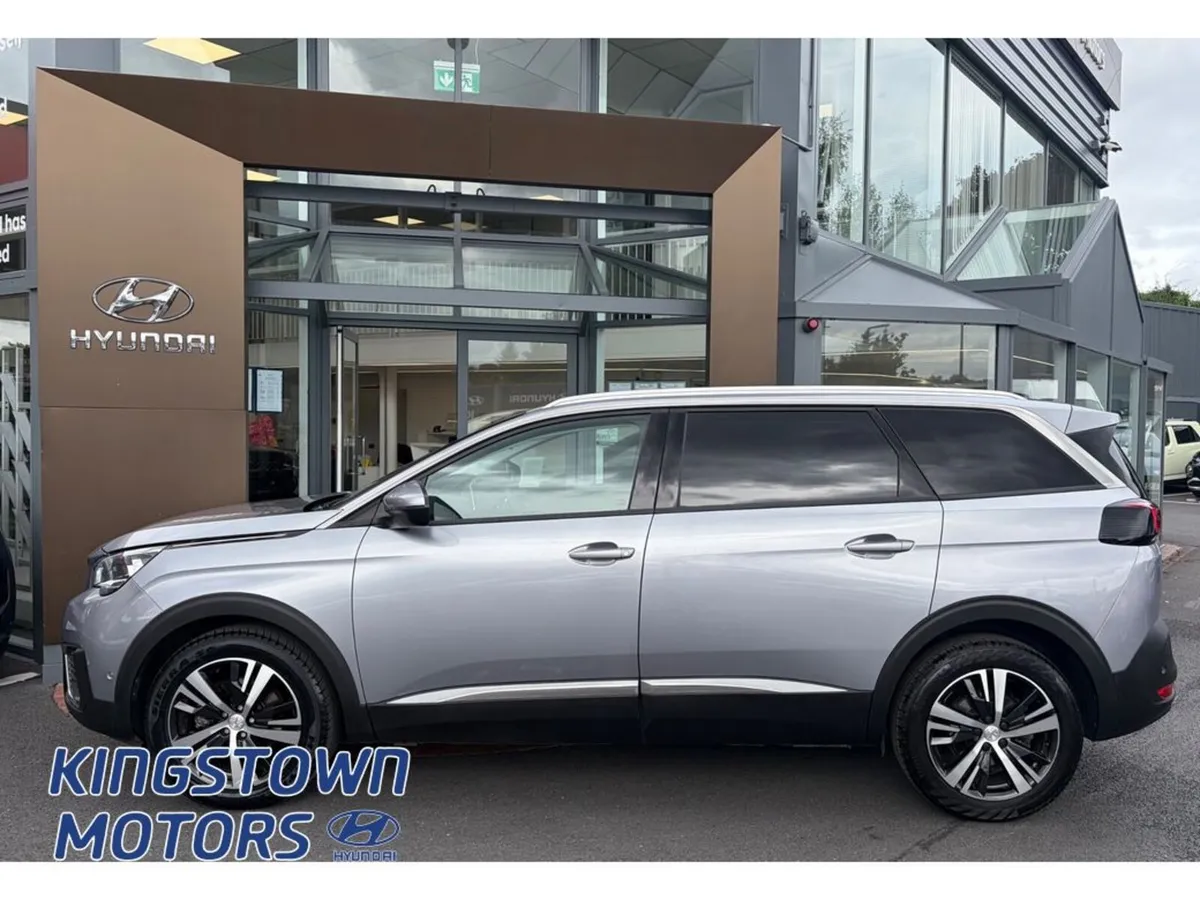 Peugeot 5008 MPV, Petrol, 2021, Grey