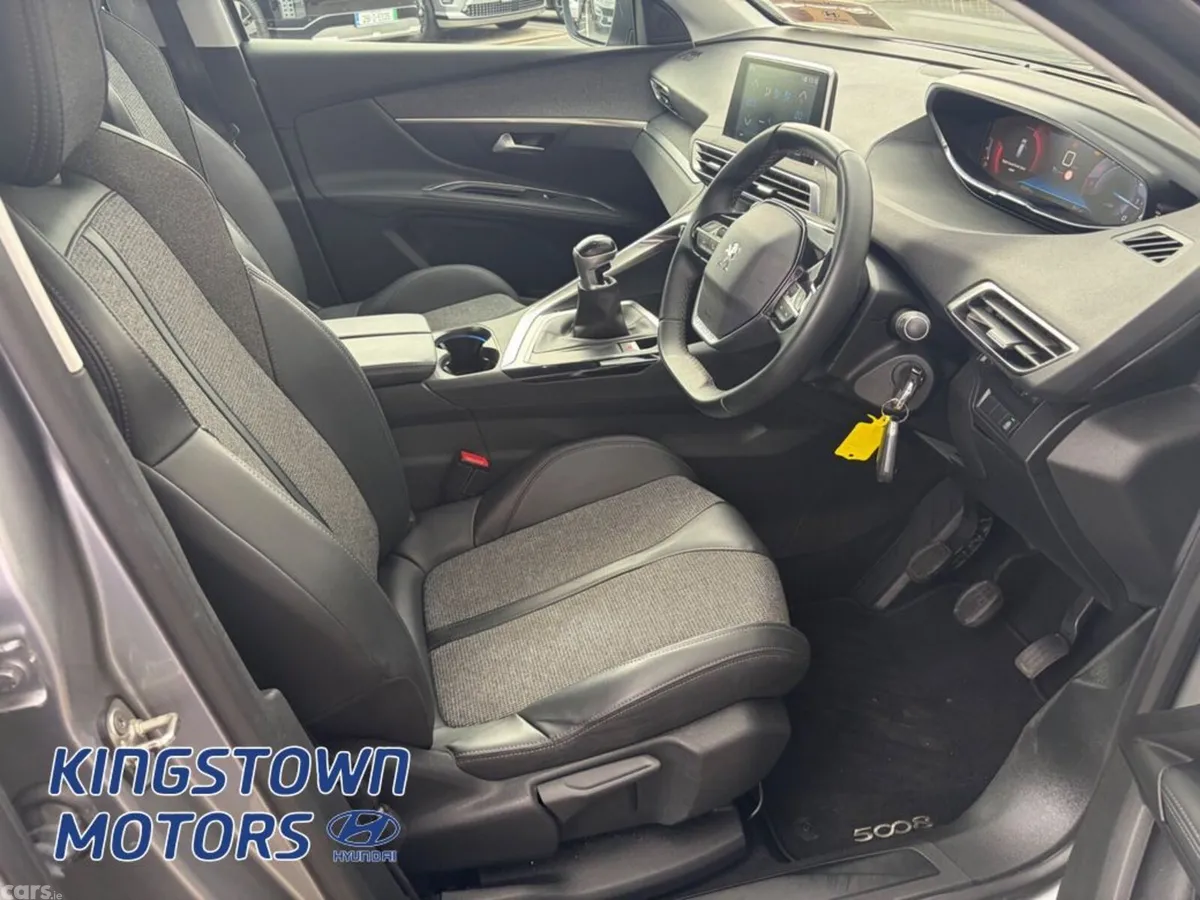Peugeot 5008 MPV, Petrol, 2021, Grey