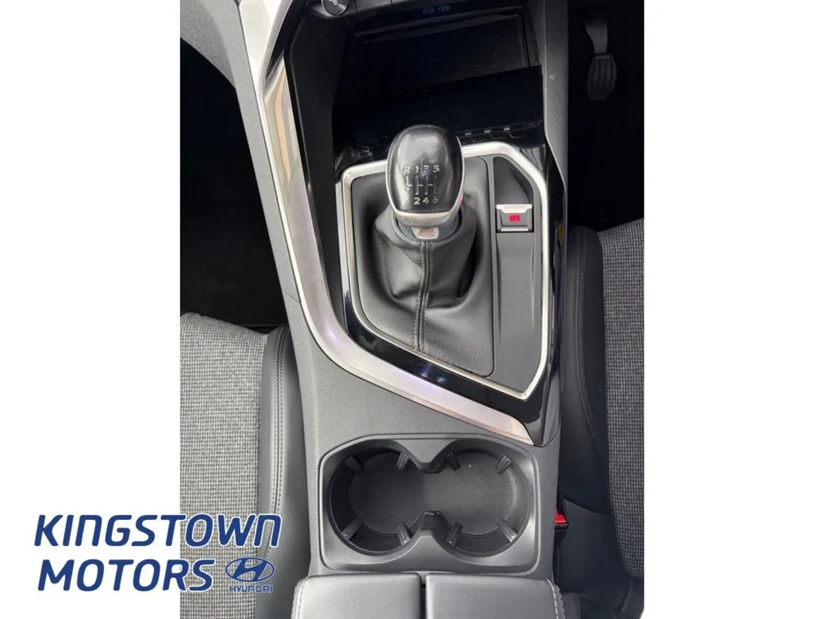 Peugeot 5008 MPV, Petrol, 2021, Grey