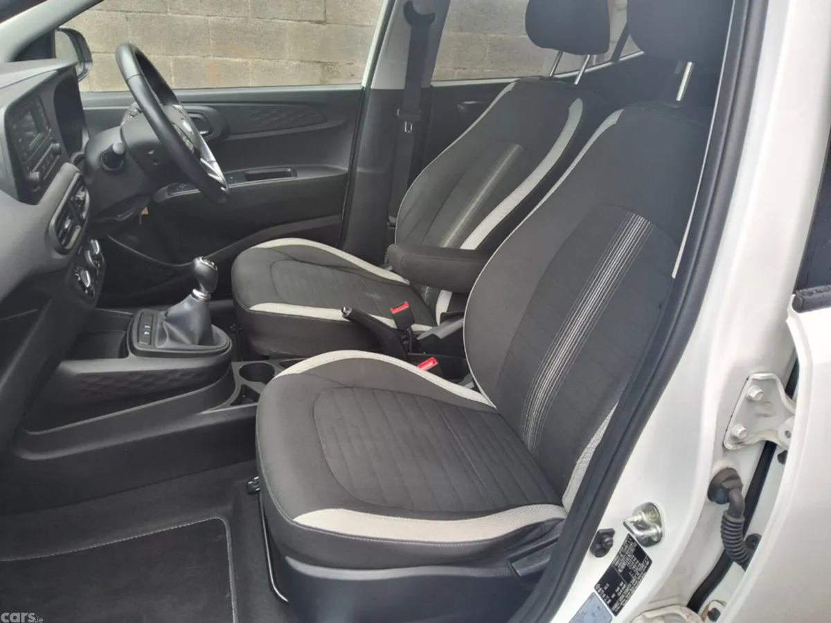 Hyundai i10 Hatchback, Petrol, 2023, White