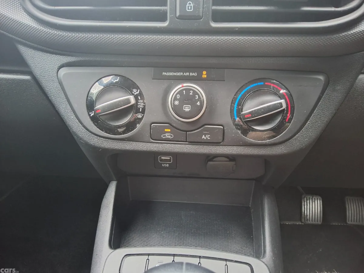Hyundai i10 Hatchback, Petrol, 2023, White