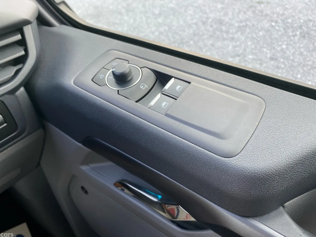 Ford Tourneo Custom Van, Petrol Plug-in Hybrid, 2026, Silver