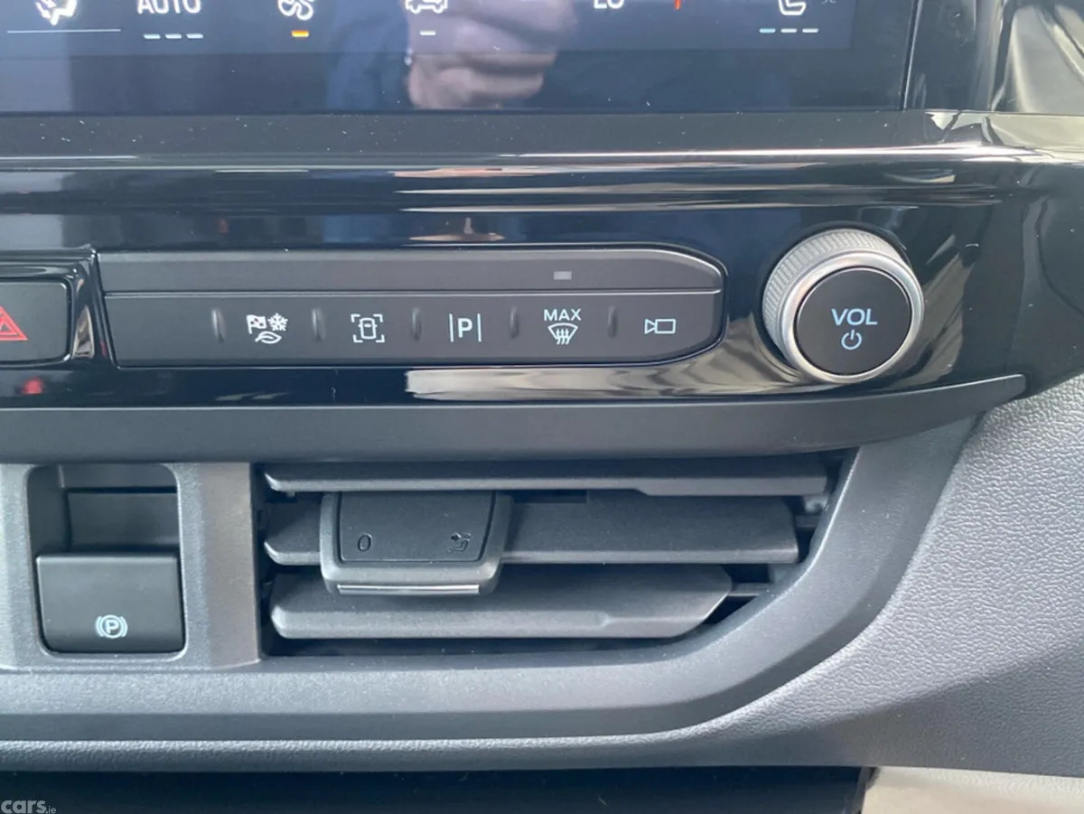 Ford Tourneo Custom Van, Petrol Plug-in Hybrid, 2026, Silver