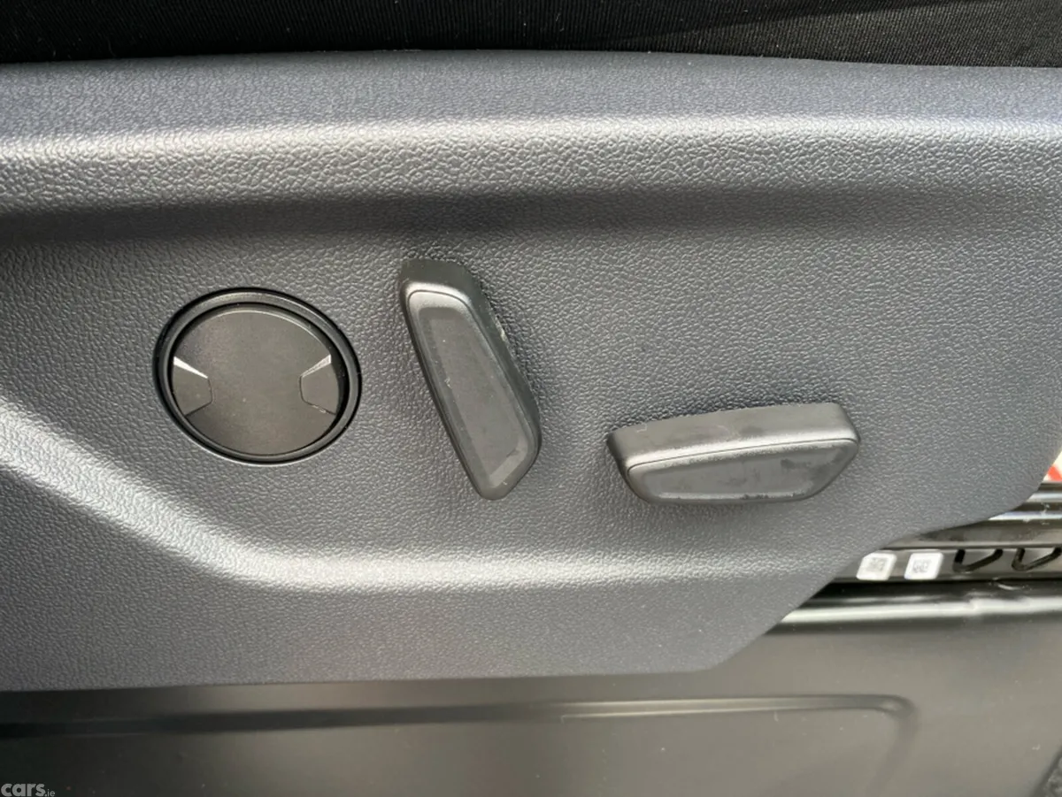 Ford Tourneo Custom Van, Petrol Plug-in Hybrid, 2026, Silver