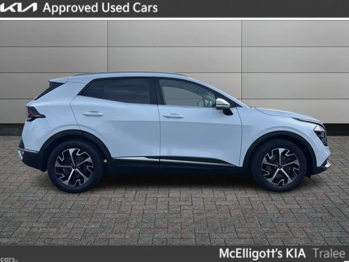 Kia Sportage MPV, Diesel, 2023, White