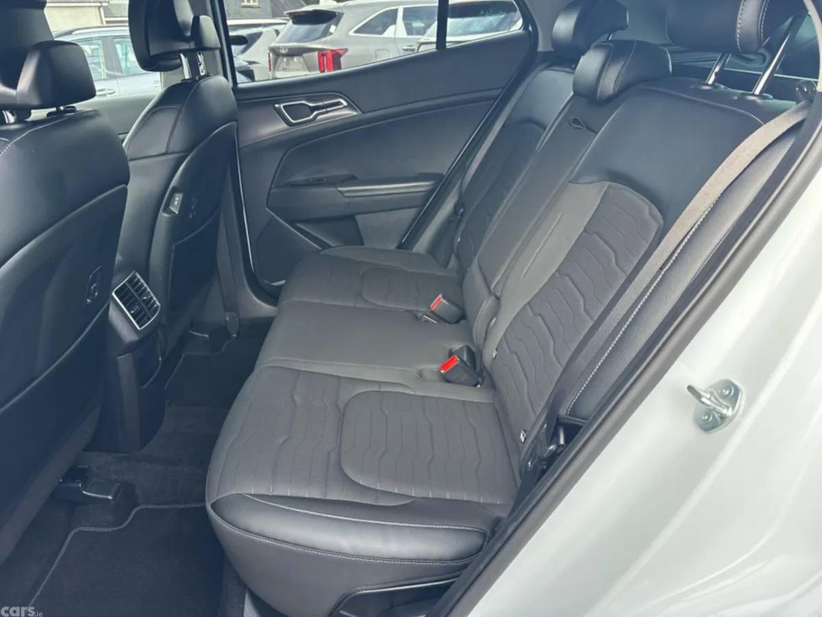 Kia Sportage MPV, Diesel, 2023, White