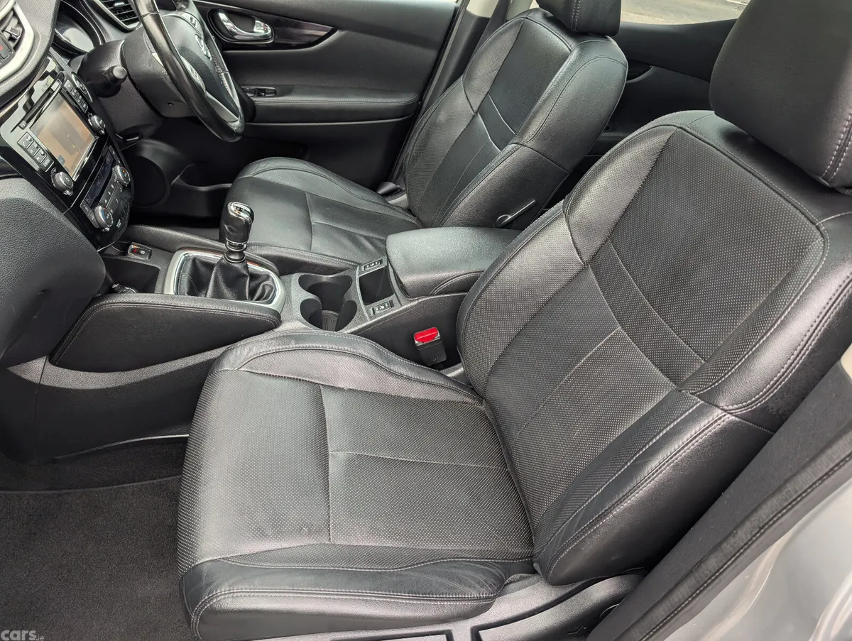 Nissan Qashqai Hatchback, Diesel, 2015, Silver
