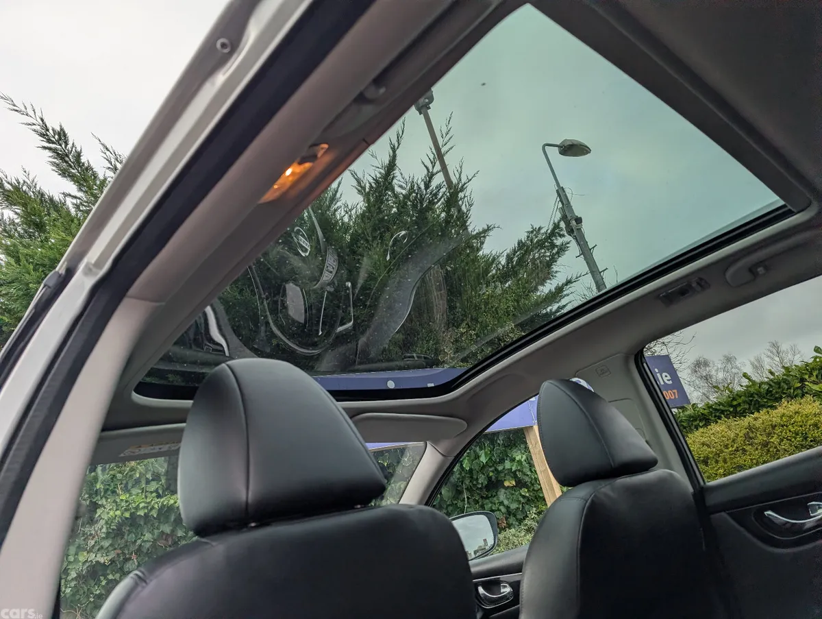 Nissan Qashqai Hatchback, Diesel, 2015, Silver