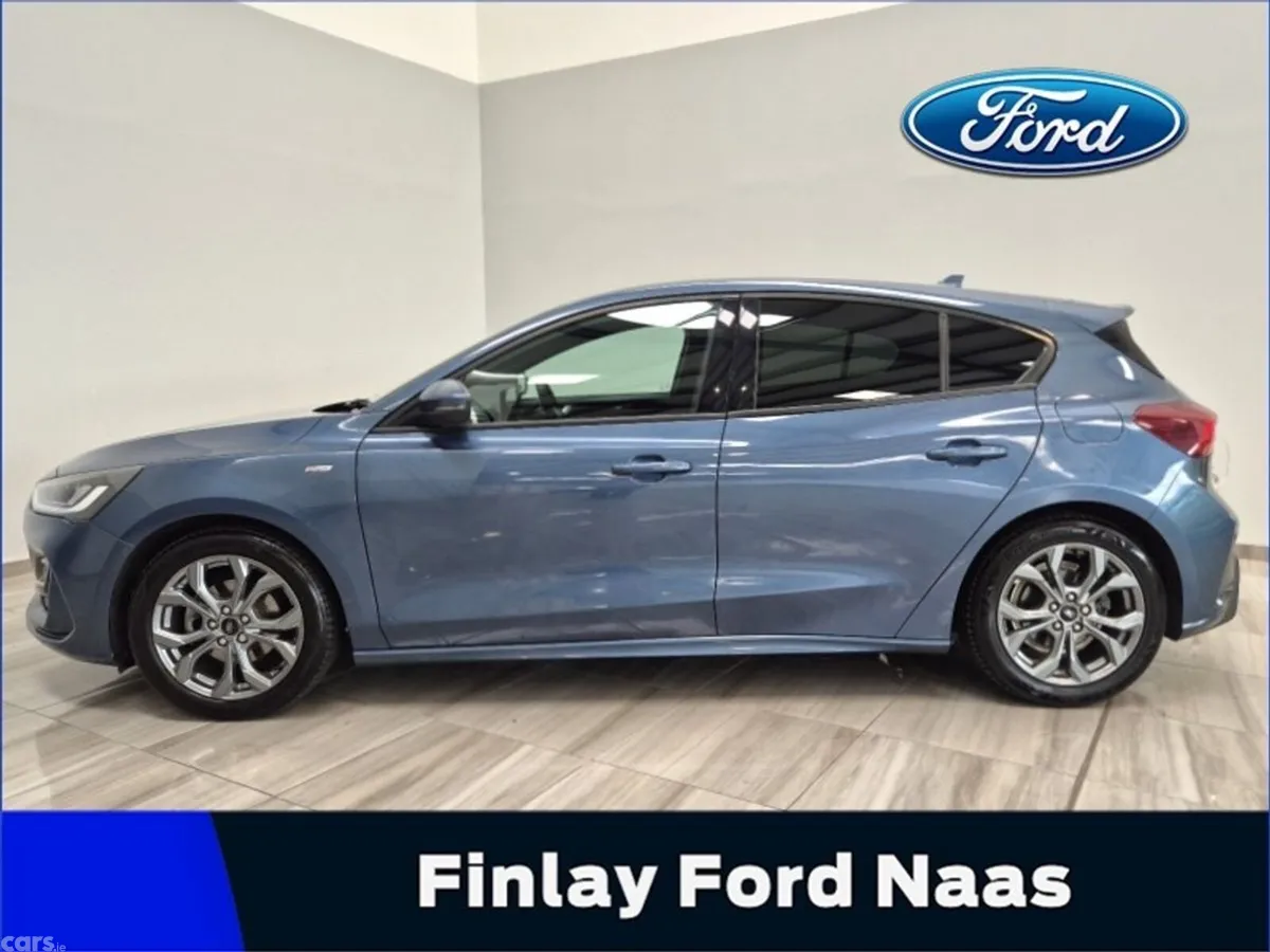 Ford Focus Hatchback, Petrol, 2023, Blue