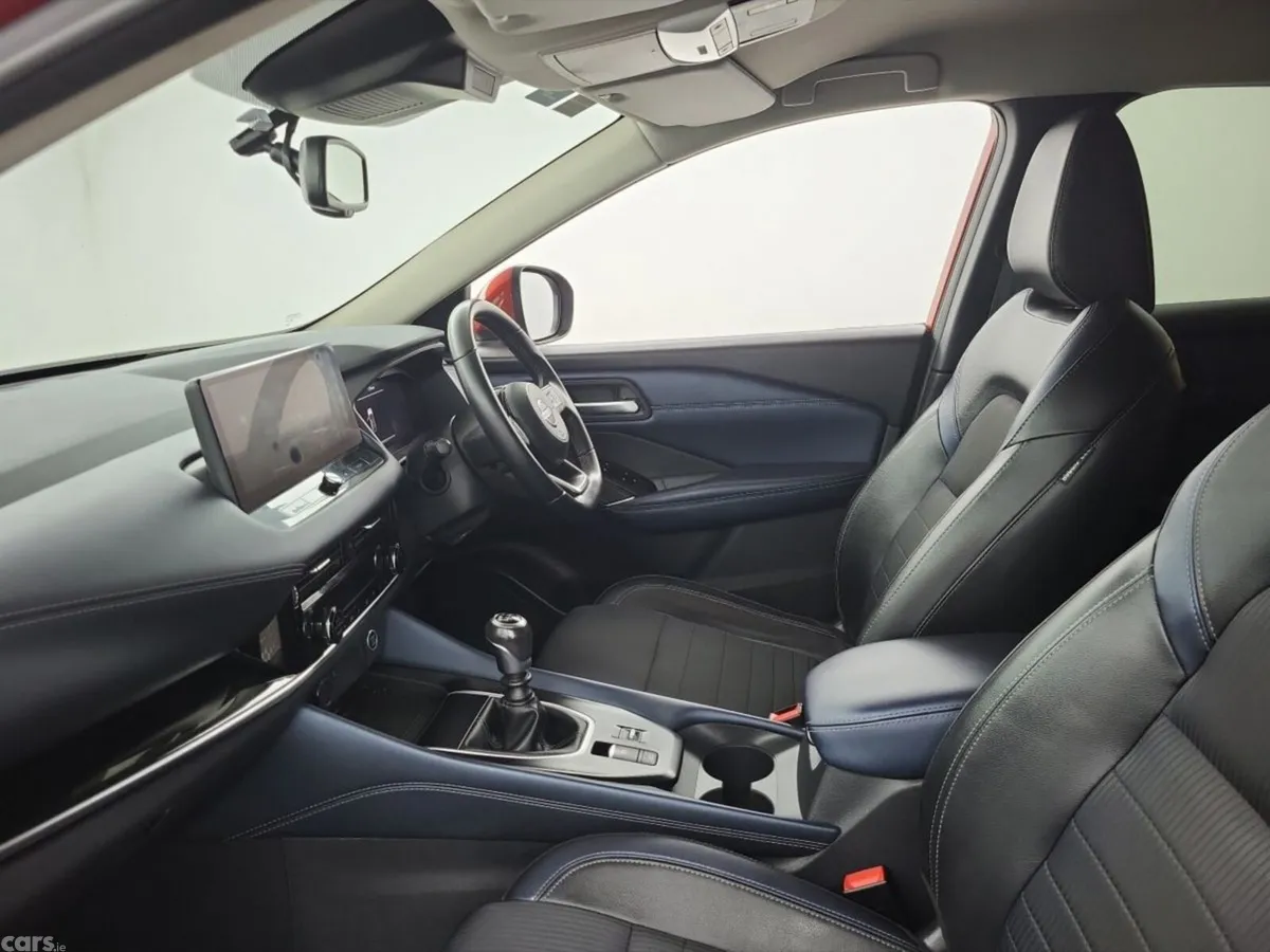 Nissan Qashqai MPV, Petrol, 2022, Red