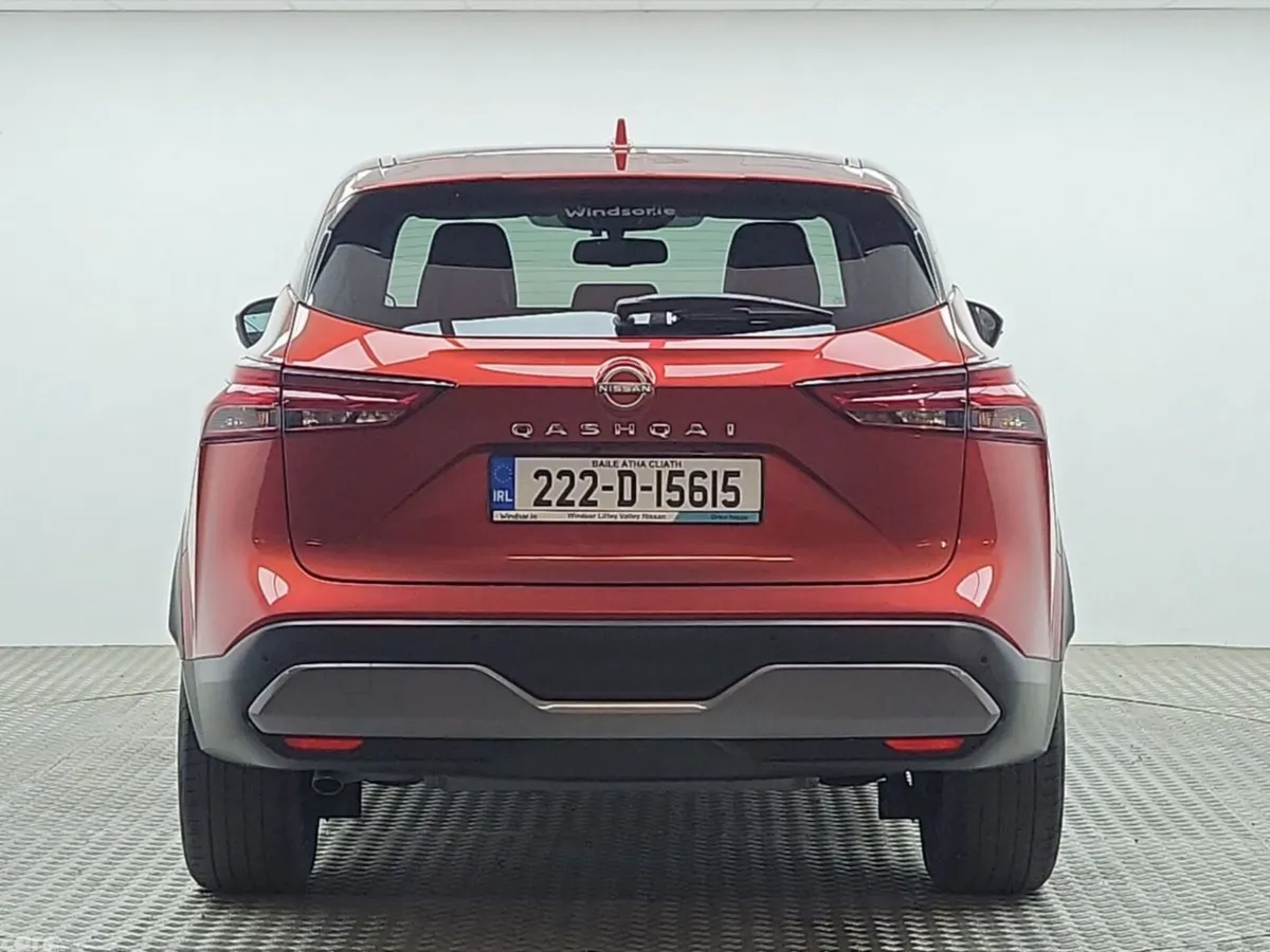 Nissan Qashqai MPV, Petrol, 2022, Red