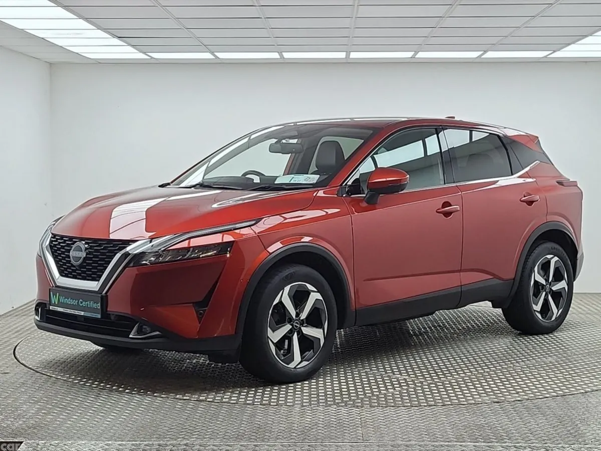 Nissan Qashqai MPV, Petrol, 2022, Red