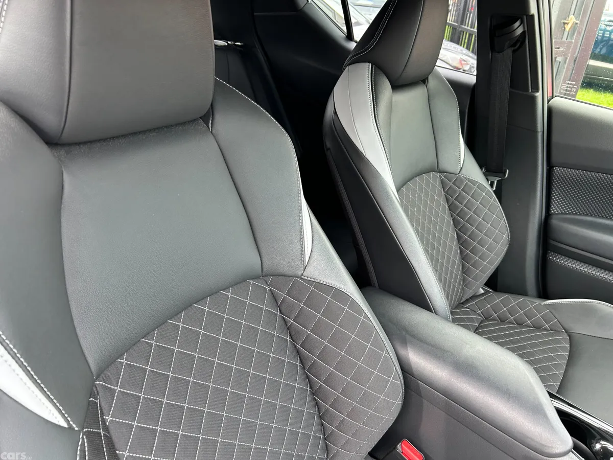 Toyota C-HR Hatchback, Petrol Hybrid, 2019, White