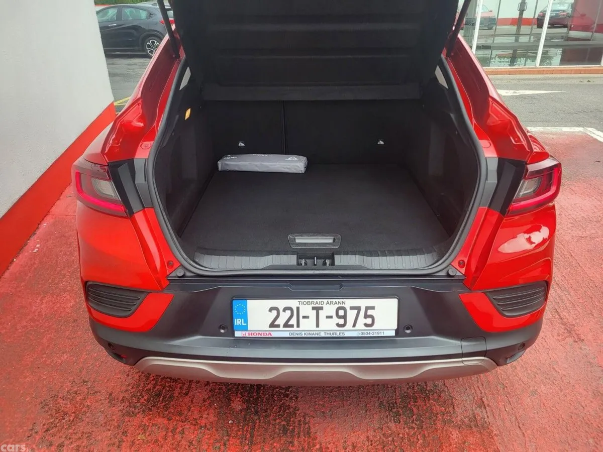 Renault Arkana Hatchback, Petrol, 2022, Red