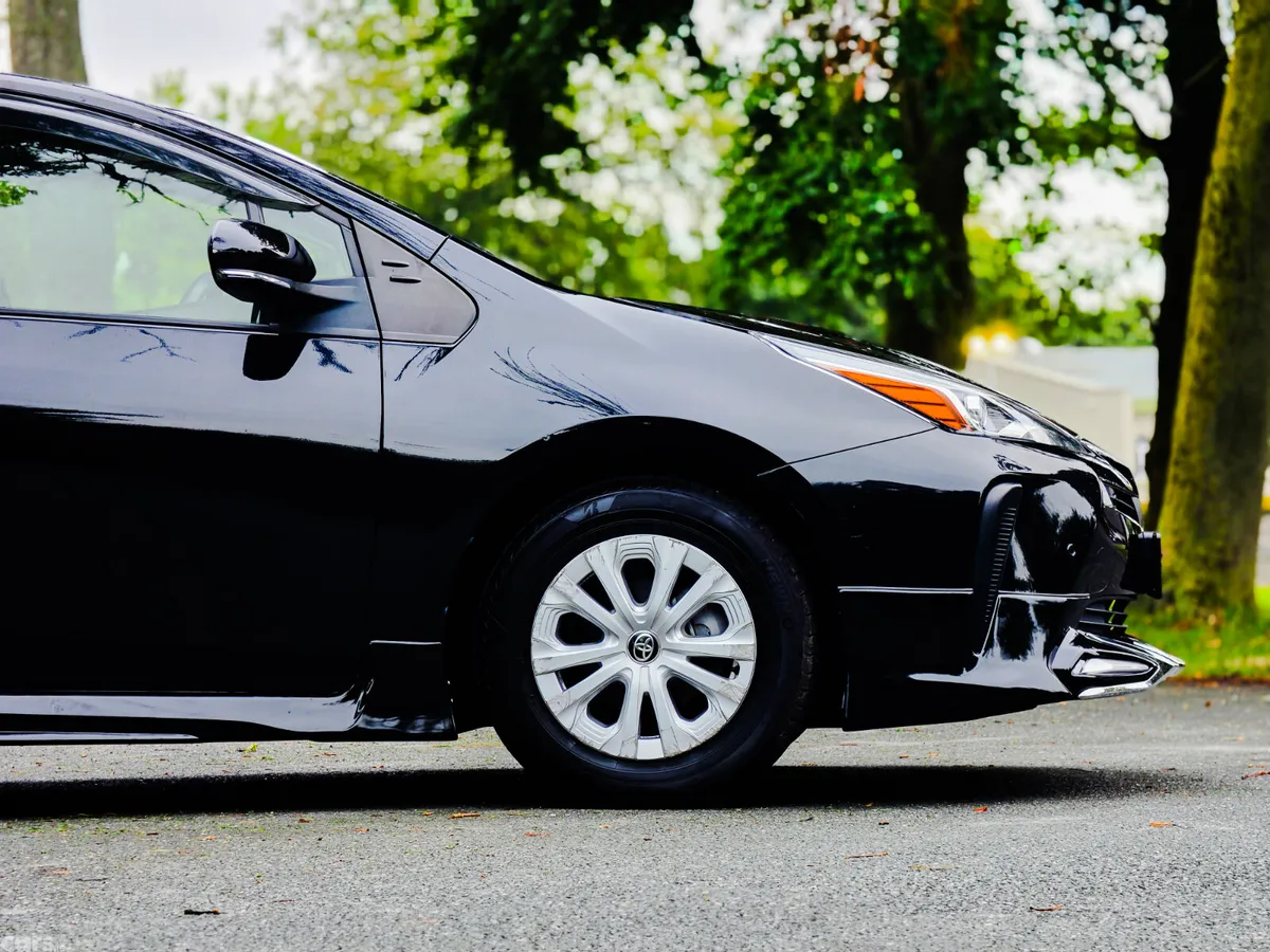 Toyota Prius Hatchback, Petrol Hybrid, 2020, White