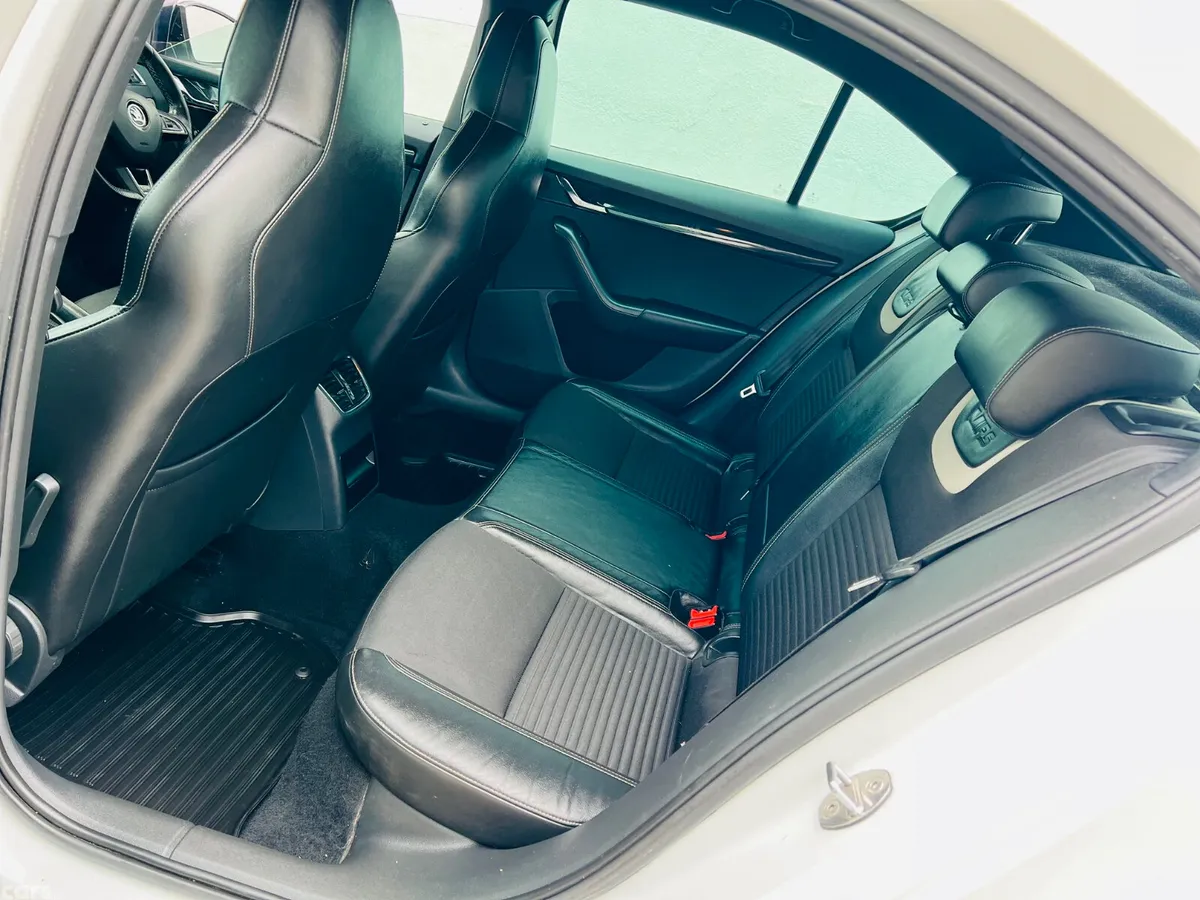 Skoda Octavia Hatchback, Diesel, 2014, White