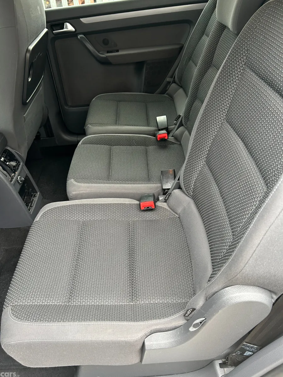 Volkswagen Touran MPV, Petrol, 2013, Silver