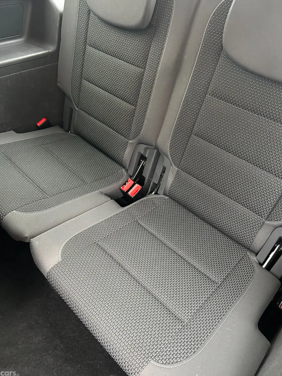 Volkswagen Touran MPV, Petrol, 2013, Silver