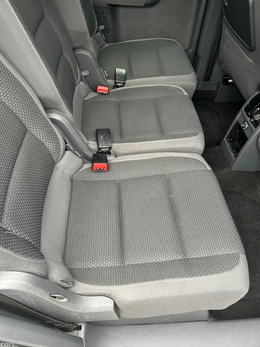 Volkswagen Touran MPV, Petrol, 2013, Silver