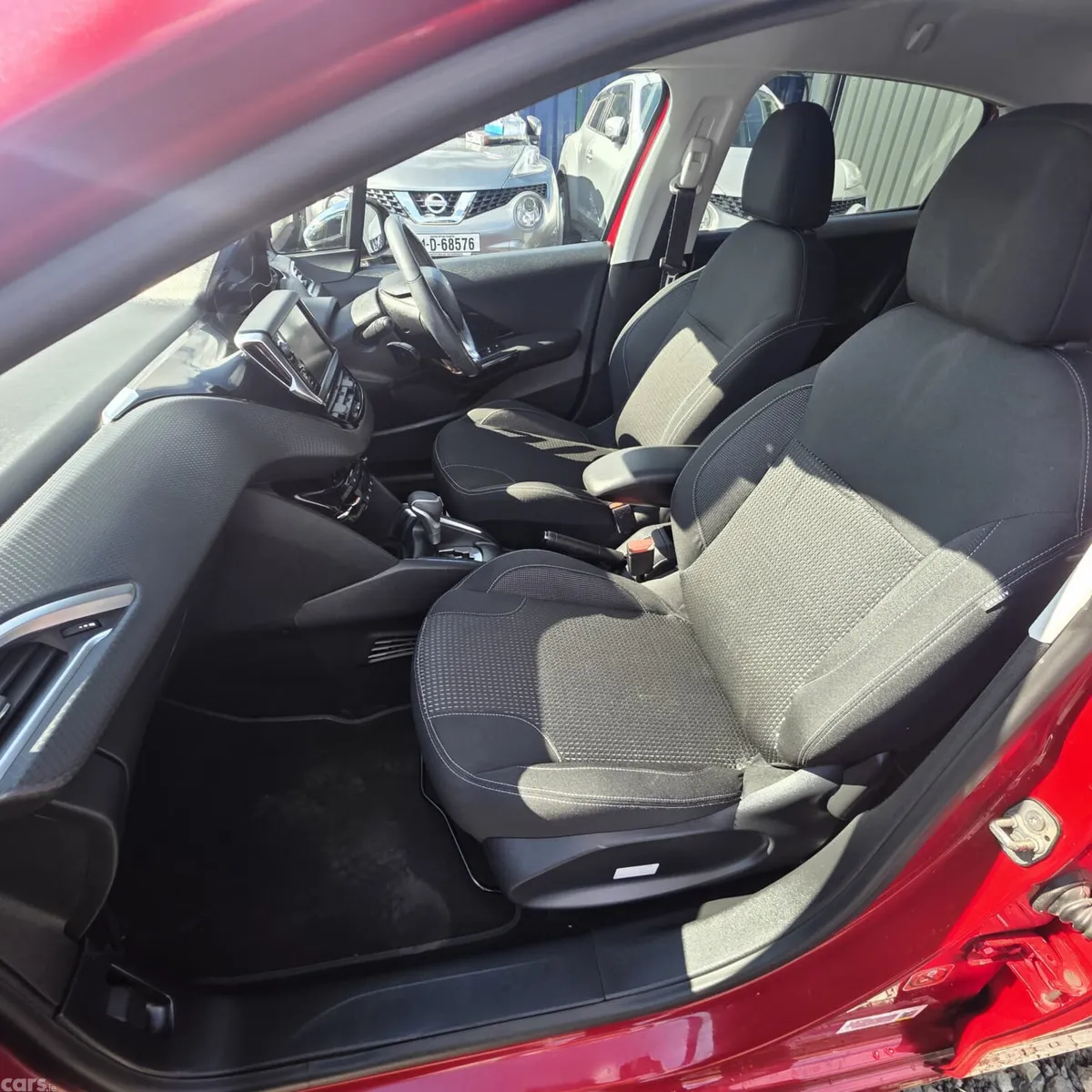 Peugeot 208 Hatchback, Petrol, 2017, Red