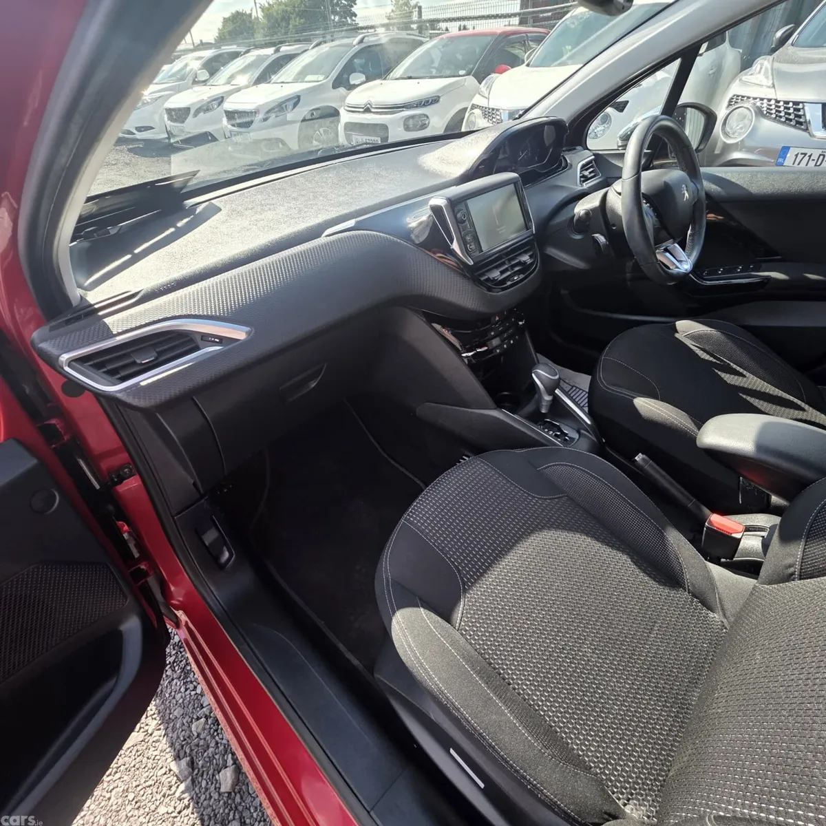 Peugeot 208 Hatchback, Petrol, 2017, Red