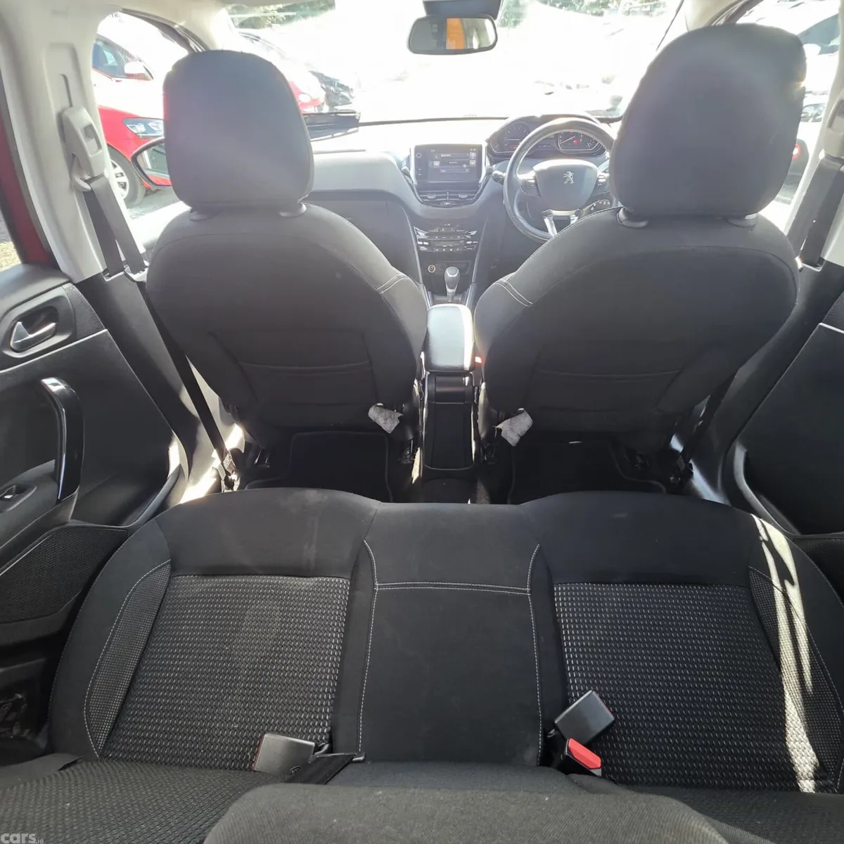 Peugeot 208 Hatchback, Petrol, 2017, Red
