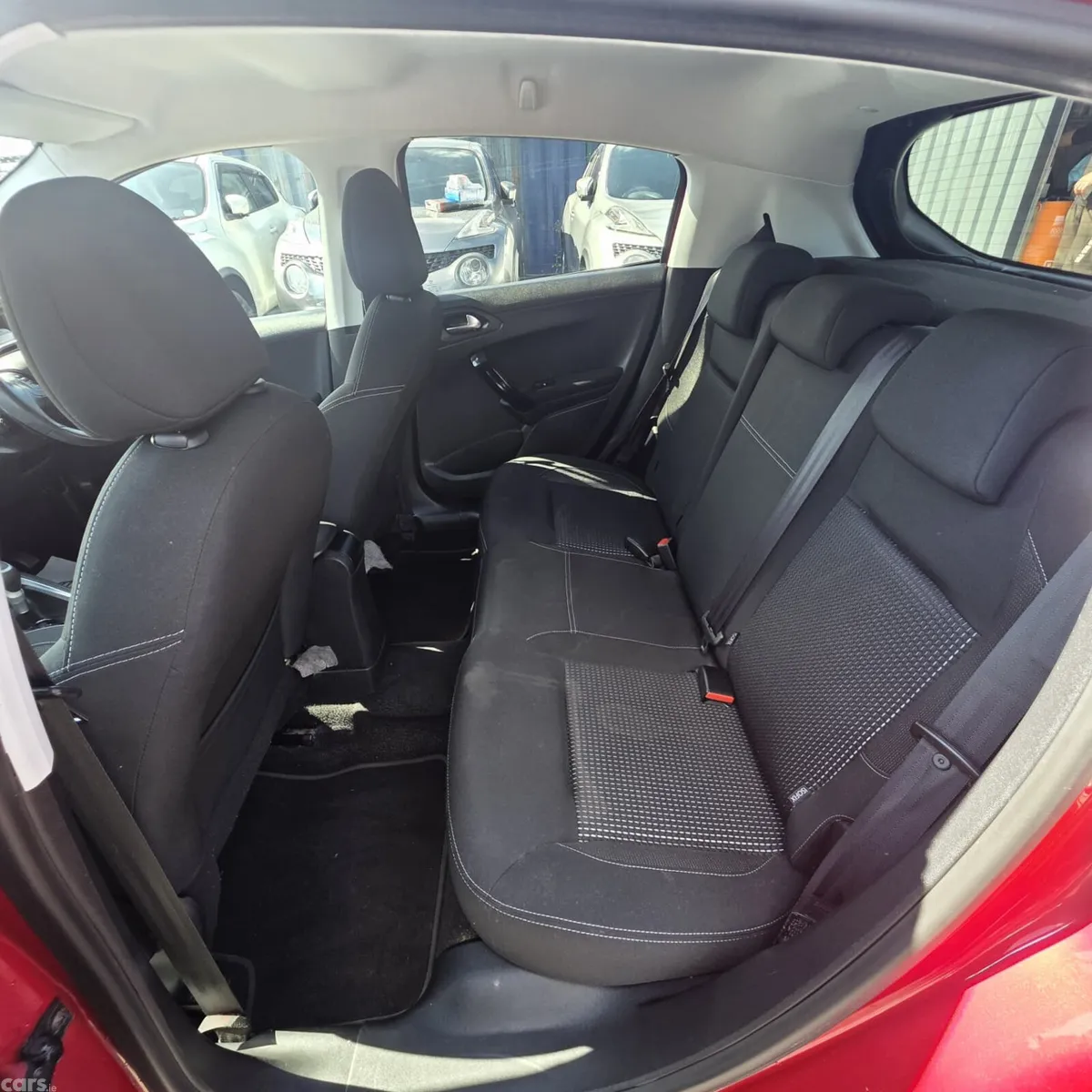 Peugeot 208 Hatchback, Petrol, 2017, Red