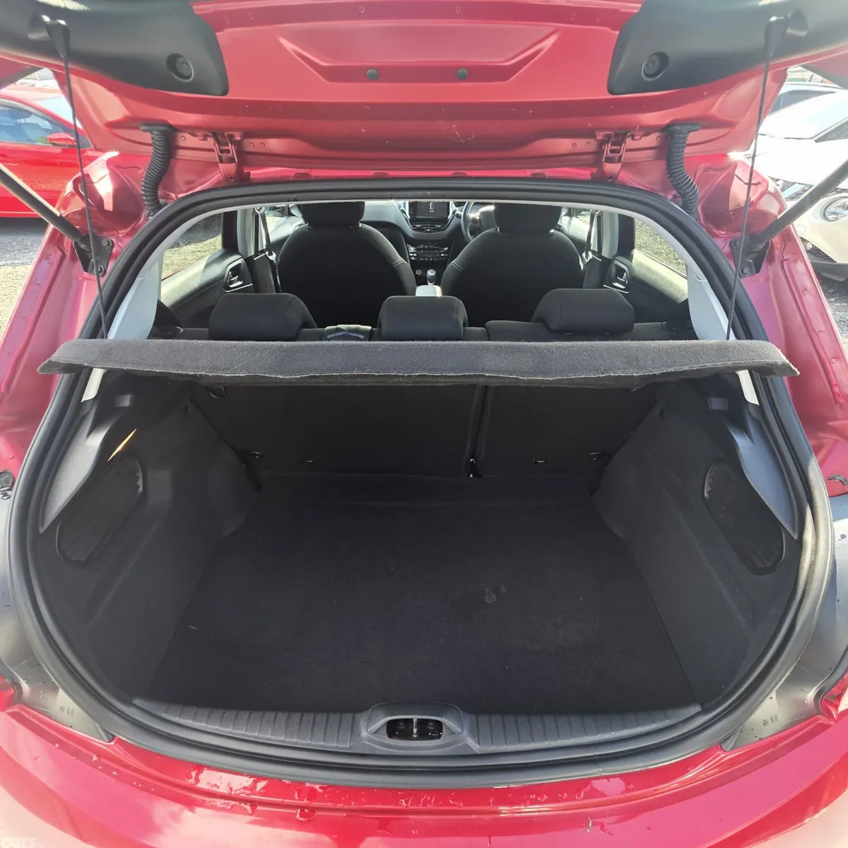Peugeot 208 Hatchback, Petrol, 2017, Red