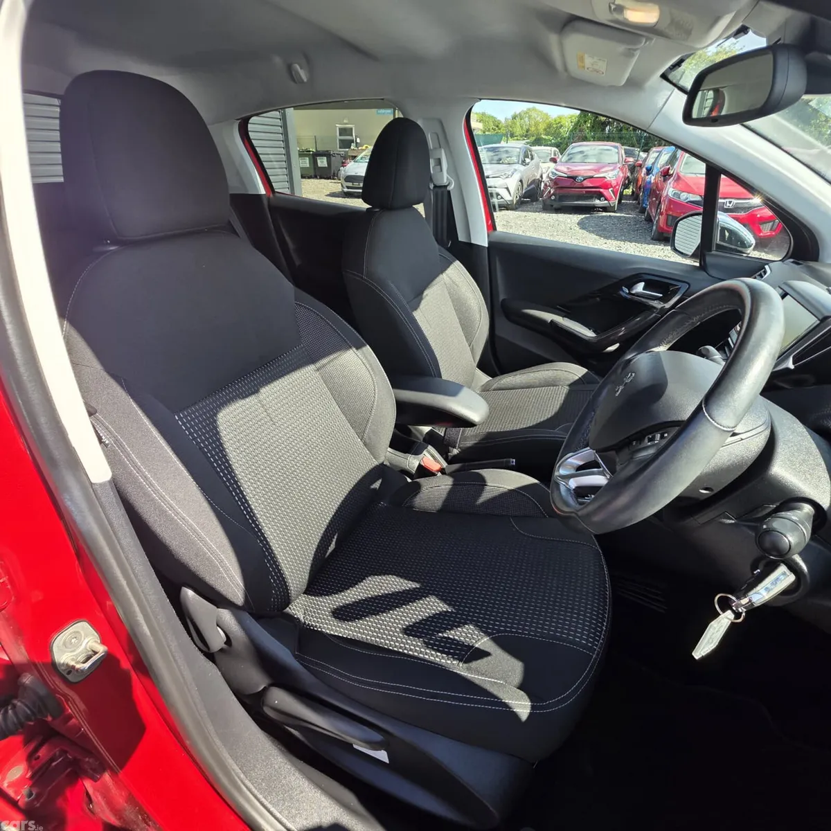 Peugeot 208 Hatchback, Petrol, 2017, Red