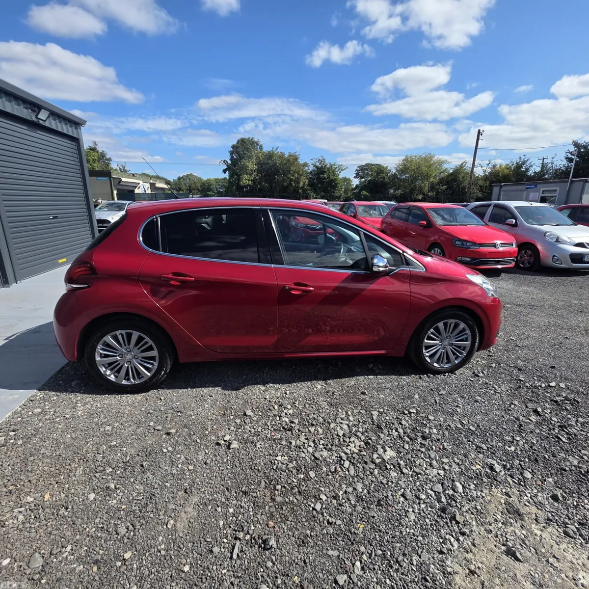 Peugeot 208 Hatchback, Petrol, 2017, Red