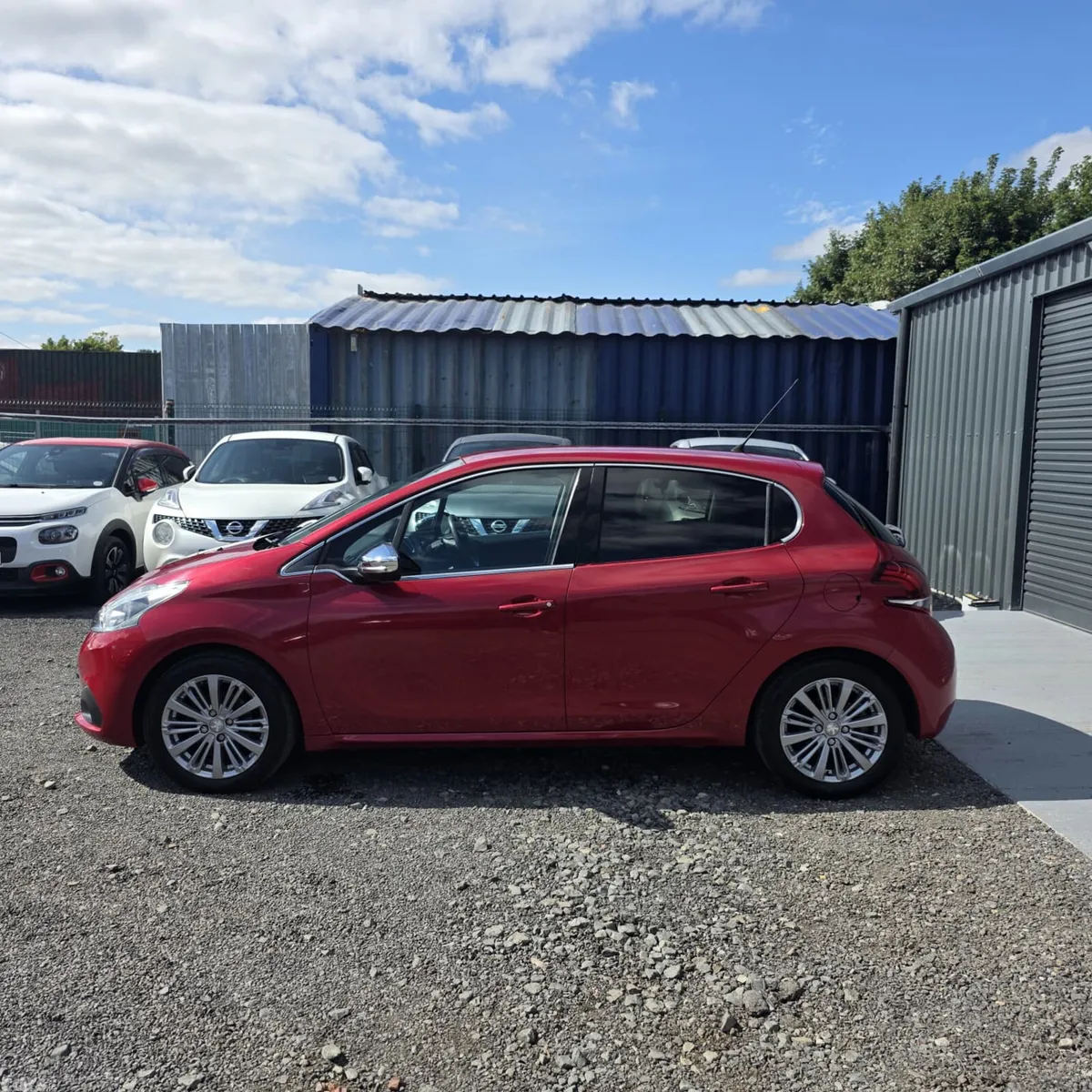 Peugeot 208 Hatchback, Petrol, 2017, Red
