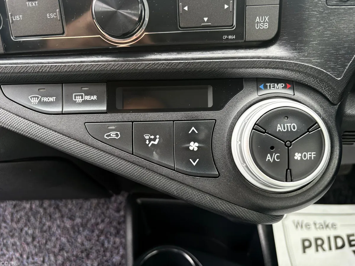 Toyota Aqua Hatchback, Petrol Hybrid, 2015, White