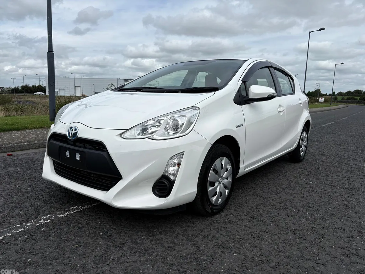 Toyota Aqua Hatchback, Petrol Hybrid, 2015, White