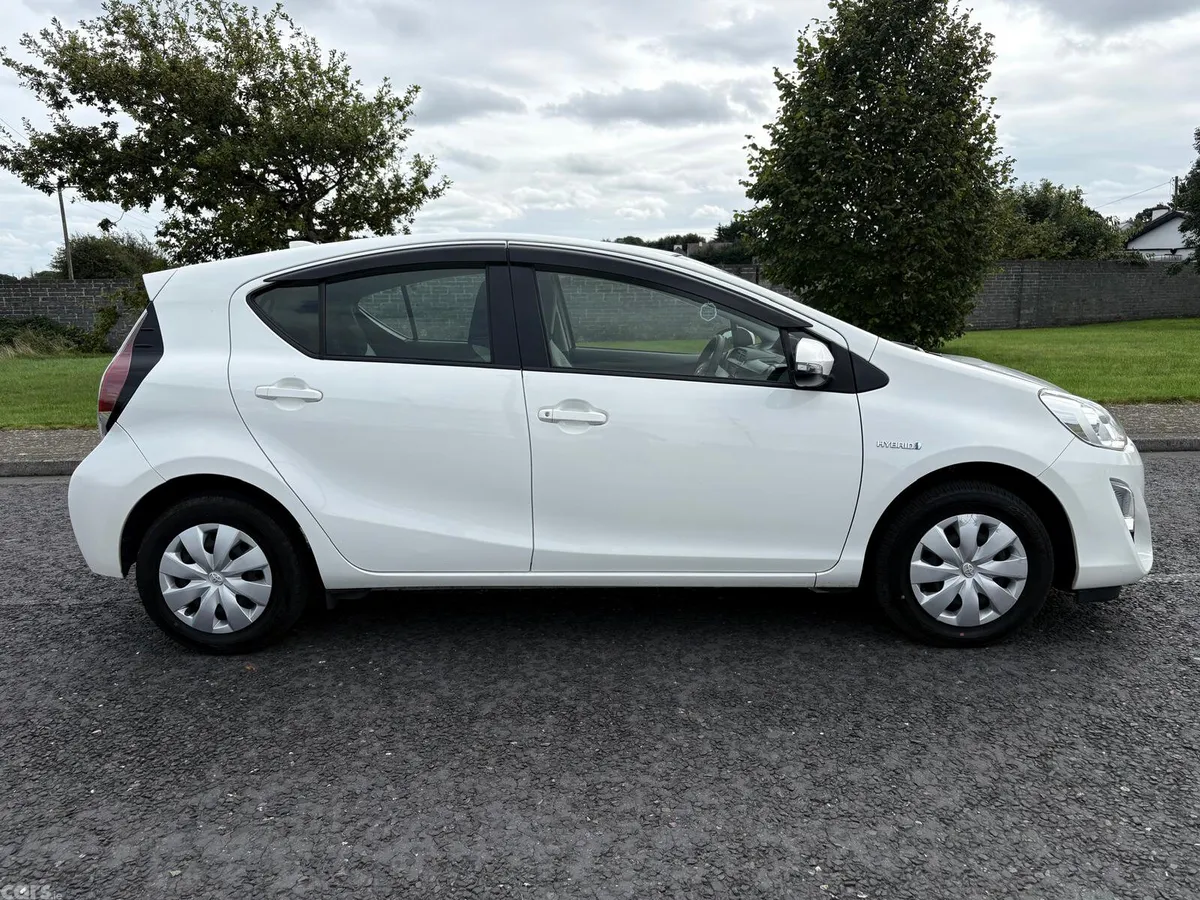 Toyota Aqua Hatchback, Petrol Hybrid, 2015, White