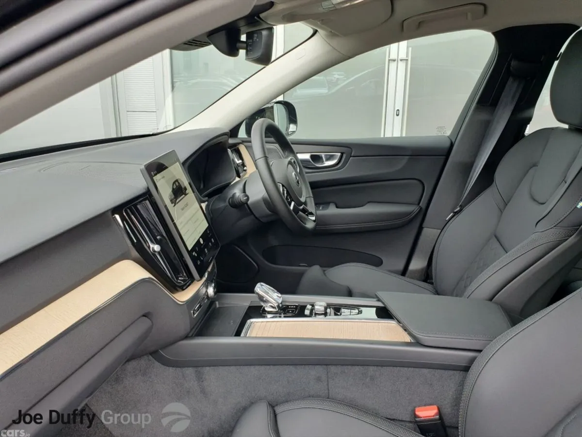 Volvo XC60 SUV, Petrol Plug-in Hybrid, 2026, Black