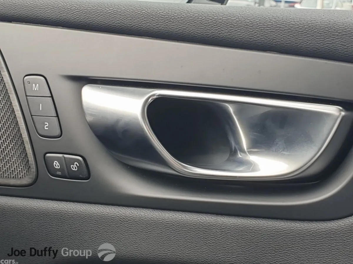 Volvo XC60 SUV, Petrol Plug-in Hybrid, 2026, Black