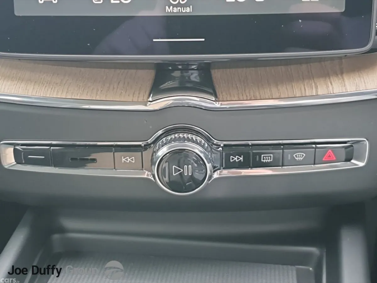 Volvo XC60 SUV, Petrol Plug-in Hybrid, 2026, Black