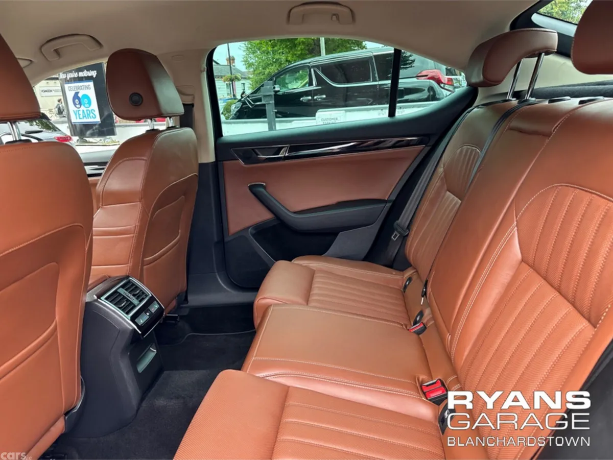 Skoda Superb Hatchback, Diesel, 2023, Black